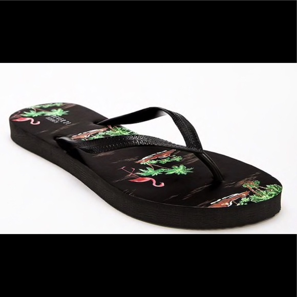 Forever 21 Flamingo & Palm Tree Flip Flops🌴 - Picture 2 of 8